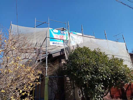 外壁塗装工事してます。