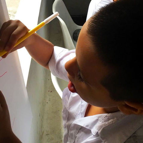 Un proyecto para llevar educación de calidad y enseñar inglés a la Comuna 20, barrio Siloé, Cali.