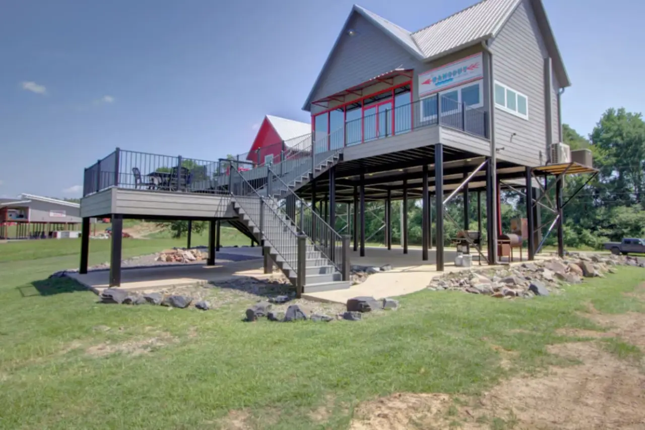 The Hangout cabin photo 1