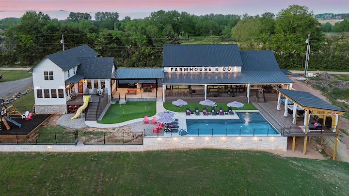 Farmhouse & Co. cabin photo 1