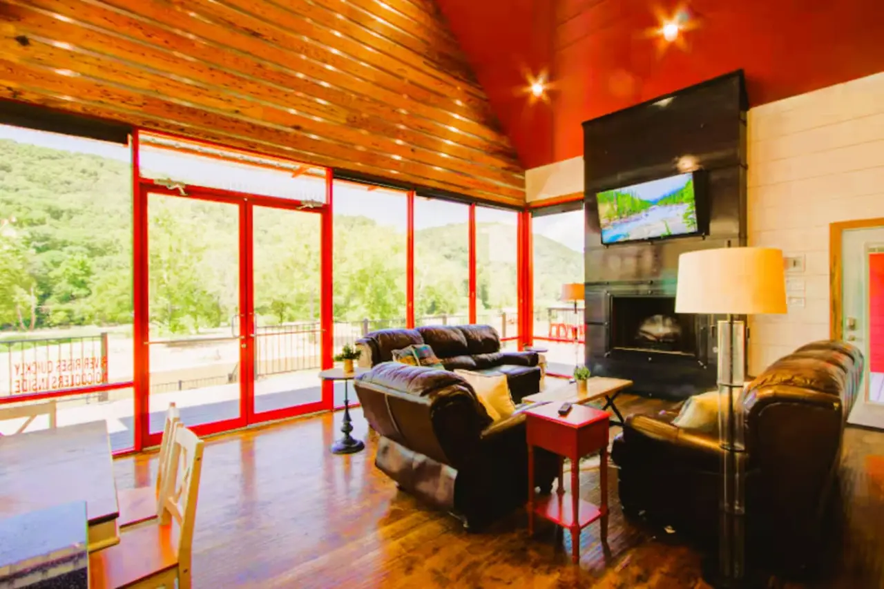 The Hangout cabin photo 5
