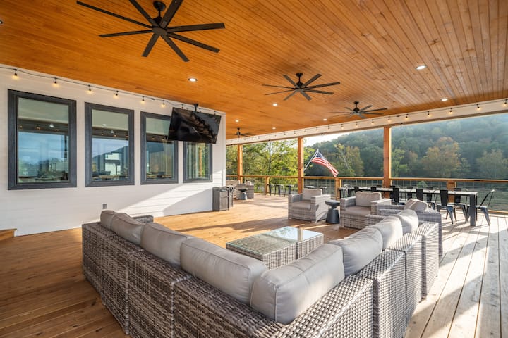 Caddo Patio cabin photo 2