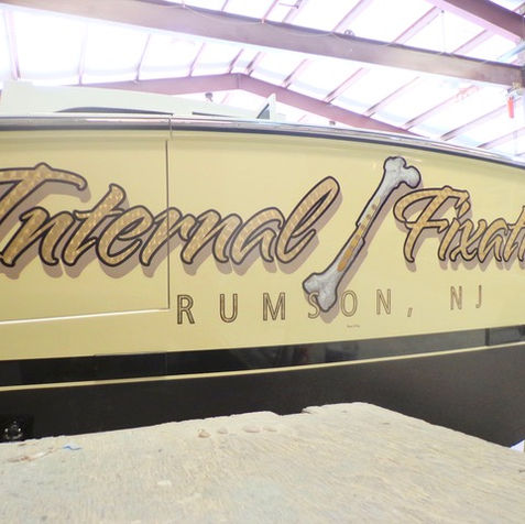 custom boat lettering, boat lettering, transom wrap, woodgrain boat wrap, transom art, boat decals, quality lettering, lettering
