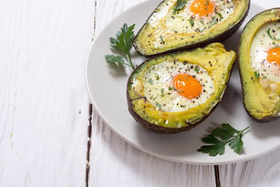 Baked-avocado-with-eggs-842924318_6000x4