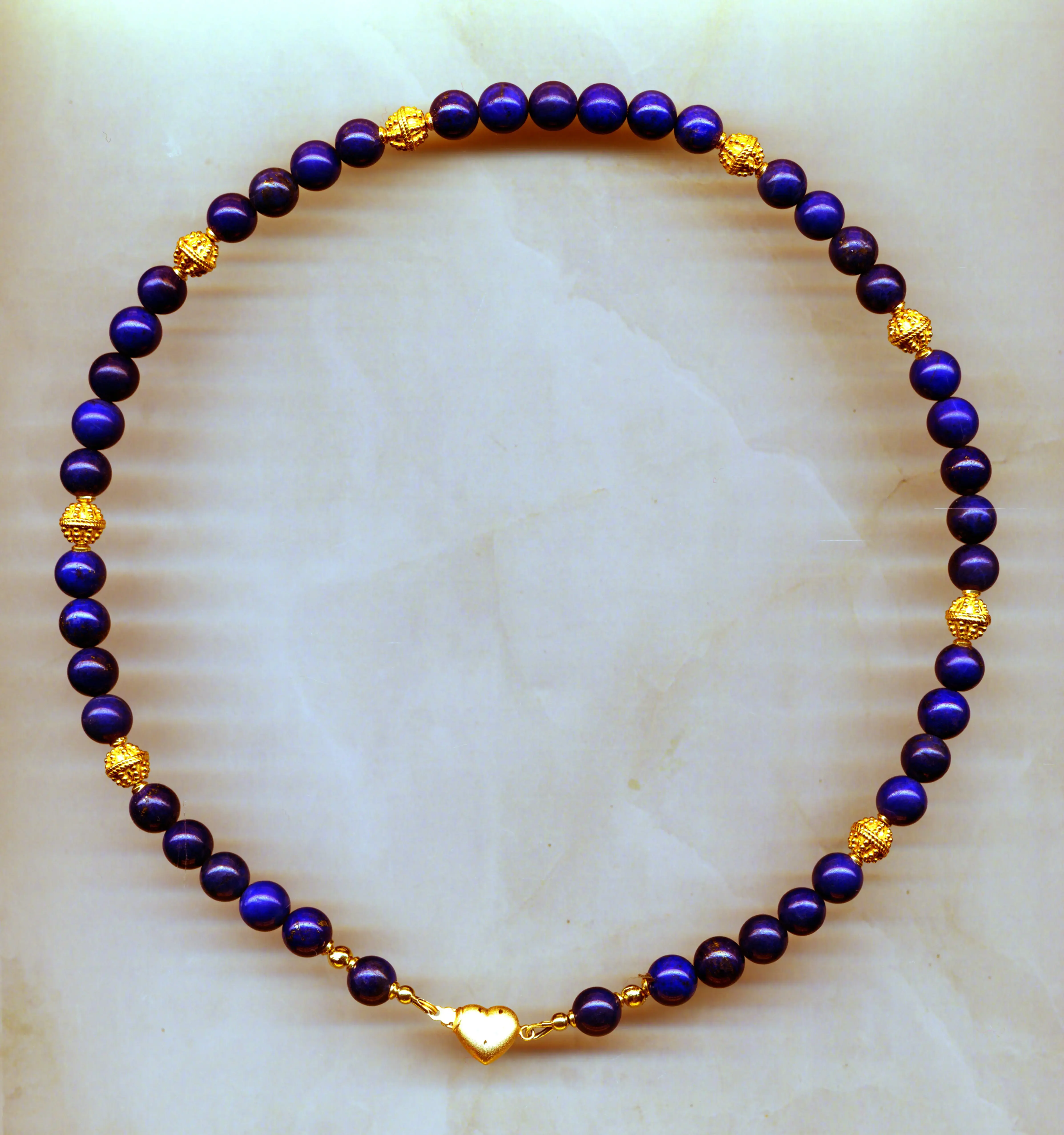 Handgefertigte Lapislazuli‑Halskette, 45 cm lang, mit 8 mm polierten Edelsteinperlen in tiefem Blau