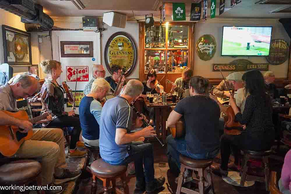 Trad-music session at Darkey Kelley's Pub | What to do in Dublin Ireland
