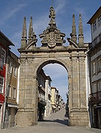 225px-Arco_da_porta_nova_Braga.jpg