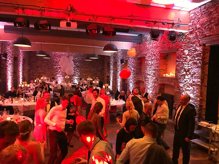 Hochzeitsfeier in Hessen, auf der DJ Yves für Stimmung sorgt