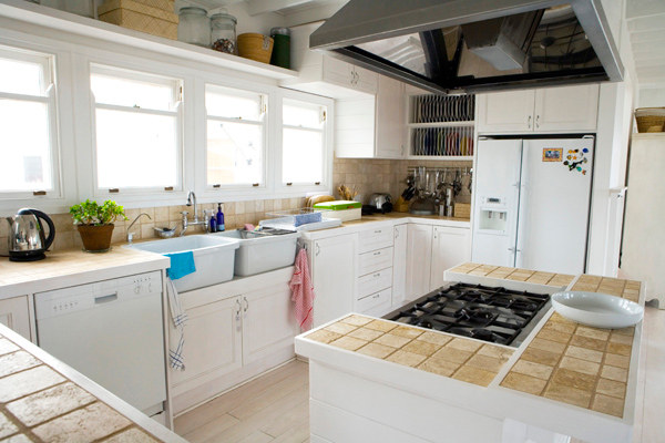 Exterior cabinet refinished in white to update a kitchen