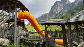 DIE SEXTNER DOLOMITEN: RENTIERE, SPIELE UND WANDERUNG