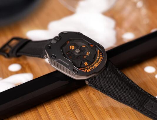 URWERK WATCH UR-105 M IRON KNIGHT LIMITED content media