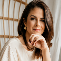 Foto de Natália Valadares de Moraes com link para o lattes