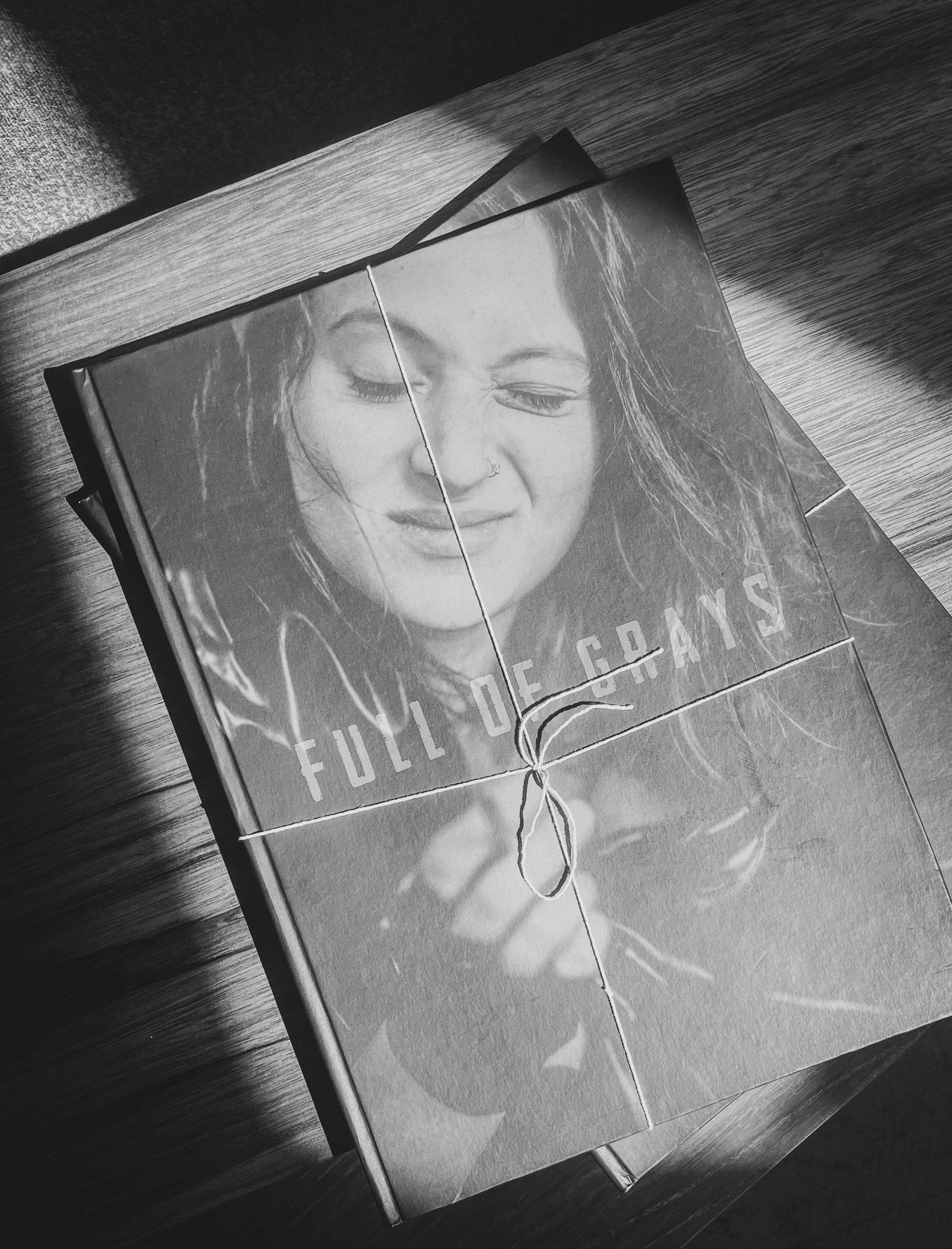 FULL OF GRAYS ספר צילומים