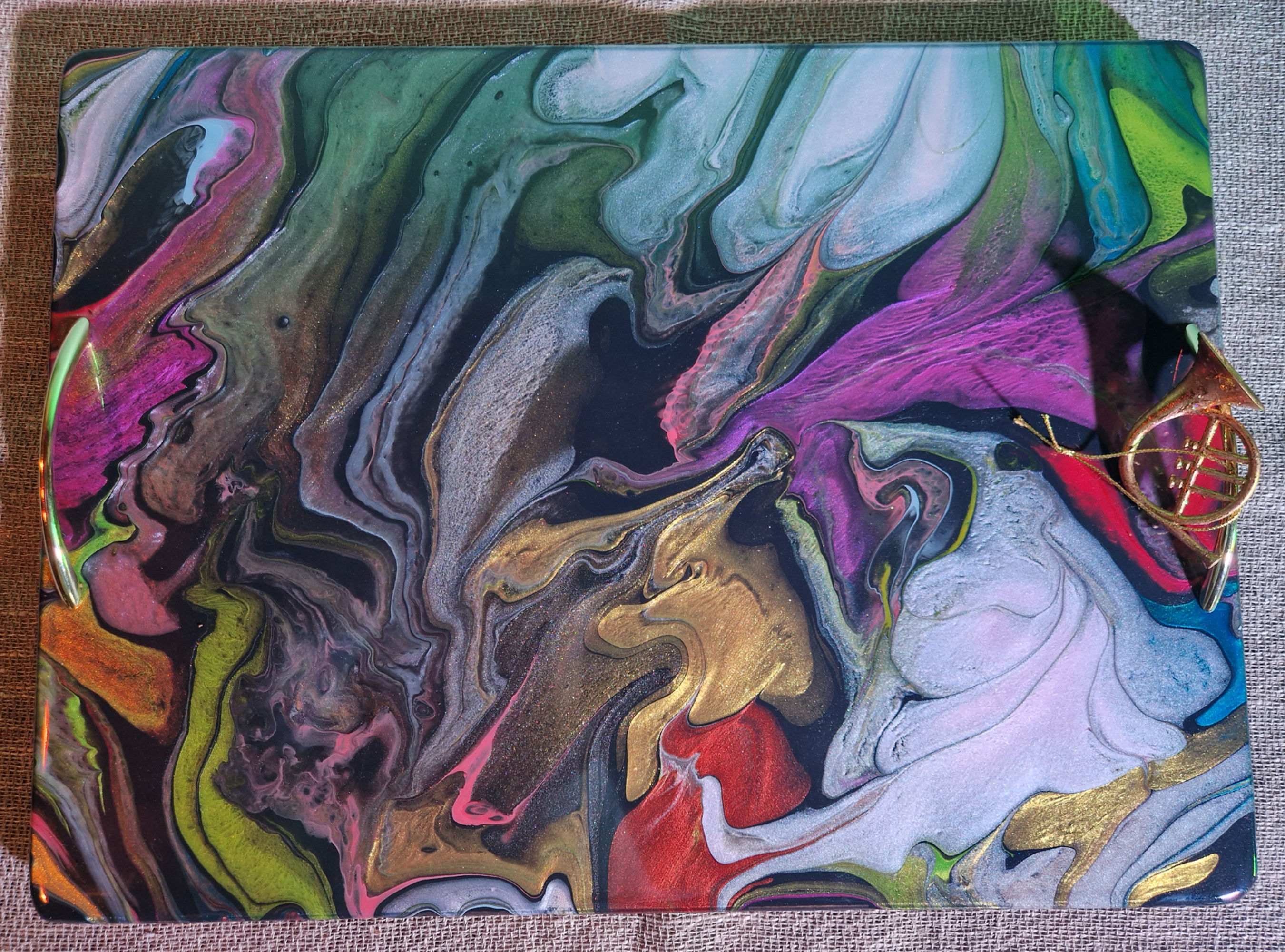 Uzkodu servēšanas paplāte