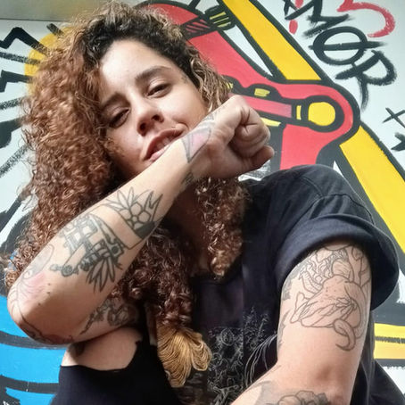 Quem é a tatuadora ana carvalho