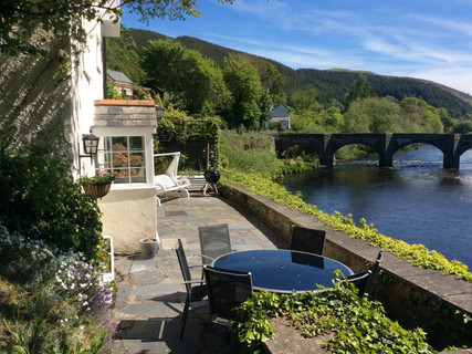 Riverside Terrace & Outside Eating