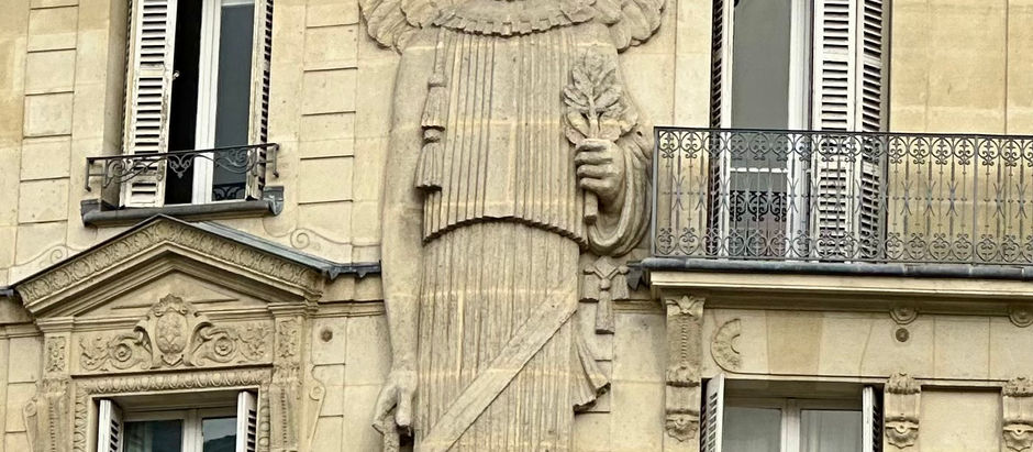 Stop the presses! Paris is beautiful!
