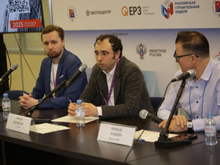 Loran Jacobs opening the AI in Real Estate Development Panel Session of RosBuild 2025