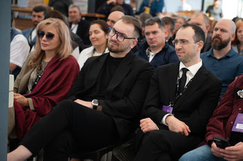 Photo documentation illustrating Loran Jacobs working as Executive Leadership at Deep-Tech Ventures during the "Southern Innovations Forum" project in Rostov. (Track: Entrepreneurship)