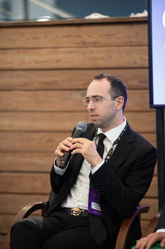 Photo documentation illustrating Loran Jacobs working as Executive Leadership at Deep-Tech Ventures during the "Southern Innovations Forum 2024" project in Rostov. (Track: Entrepreneurship)
