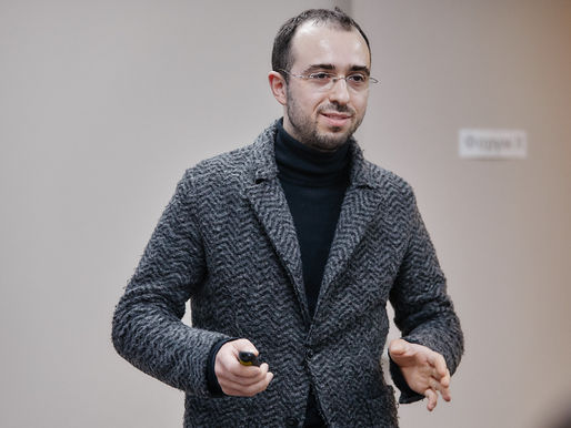 Лидер отрасли искусственного интеллекта Лоран Джейкобс рассуждает про ИТ-льготы.