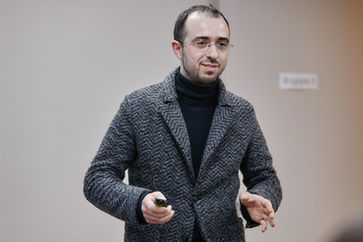 Photo documentation illustrating Loran Jacobs working as Executive Leadership at Deep-Tech Ventures during the "NTI AI Center's Meeting with Big Business Chaired by Loran Jacobs" project in Moskva. (Track: Top Management)