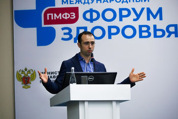 Photo documentation illustrating Loran Jacobs working as Executive Leadership at Deep-Tech Ventures during the "St. Petersburg Health Forum 2021" project in Sankt-Peterburg. (Track: Top Management)