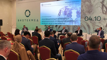 Video recording illustrating Loran Jacobs working as Executive Leadership at Deep-Tech Ventures during the "6th BiotechMed Forum 2021" project in Gelendzhik. (Track: Top Management)