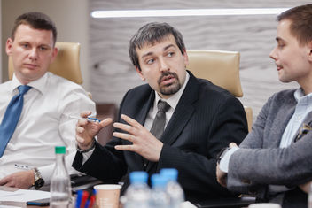 Photo documentation illustrating Loran Jacobs working as Executive Leadership at Deep-Tech Ventures during the "NTI AI Center's Meeting with Big Business Chaired by Loran Jacobs" project in Moskva. (Track: Top Management)