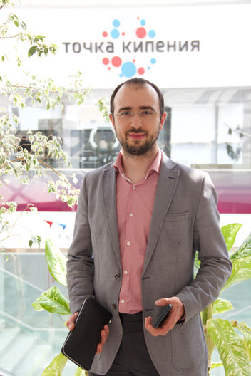 Photo documentation illustrating Loran Jacobs working as Executive Leadership at Deep-Tech Ventures during the "NeuroTech Russia 2021: iPavlov Keynote & AI Highlights" project in Moskva. (Track: Top Management)