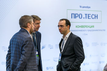 Photo documentation illustrating Loran Jacobs working as Executive Leadership at Deep-Tech Ventures during the "PRO.TECH Conference Sochi 2022" project in Adler. (Track: Entrepreneurship, Top Management)