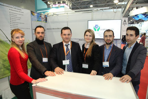 Loran Jacobs with Pharm Project Top Team at Pharmtech & Ingredients 2016 International Exhibition