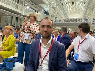 Photo documentation illustrating Loran Jacobs working as Executive Leadership at Deep-Tech Ventures during the "Strong Ideas for the New Time 2022" project in Moskva. (Track: Entrepreneurship)