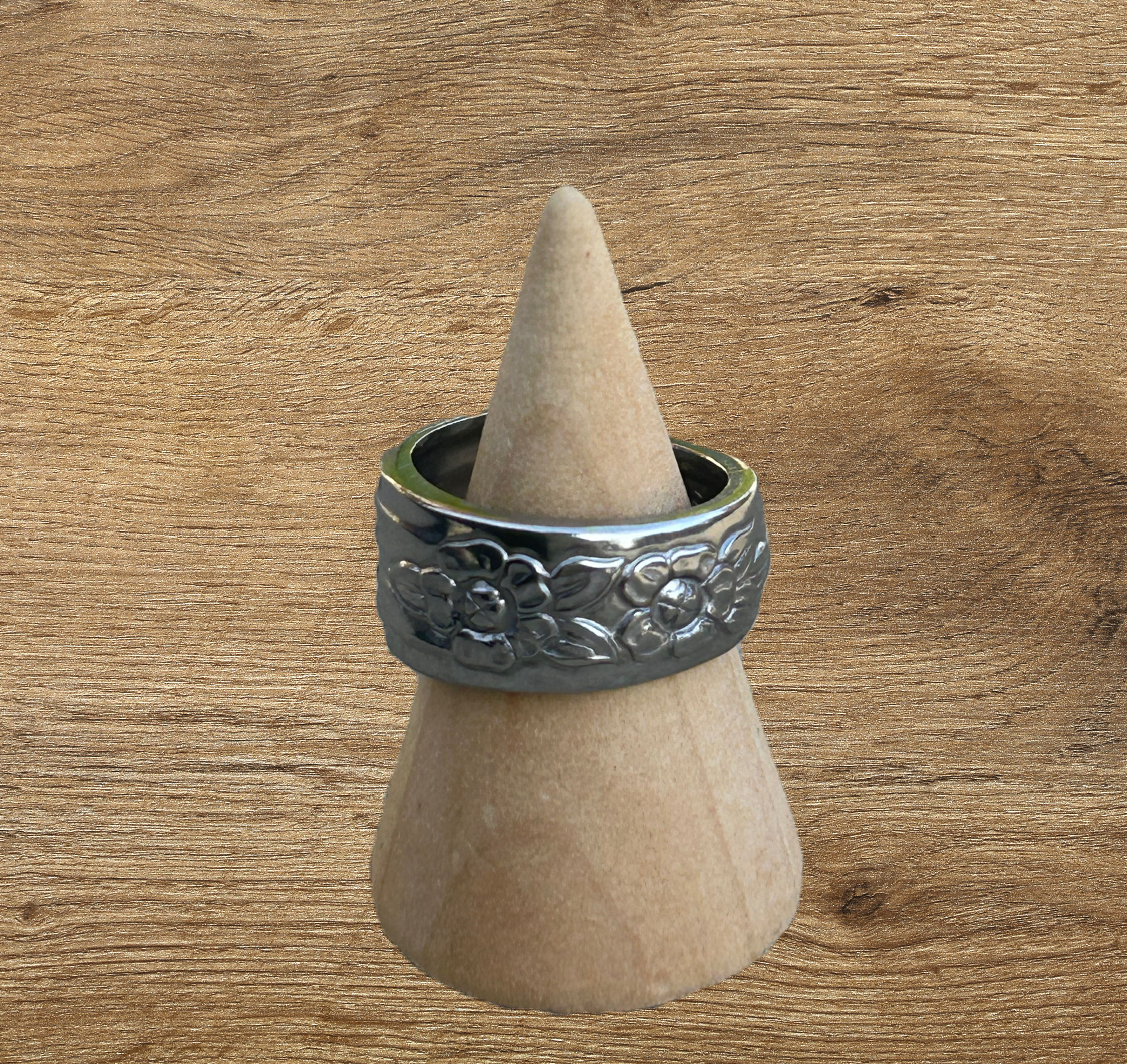 Stainless Steel Floral Spoon Ring. Size 4.5