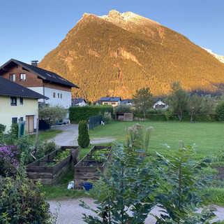 Hausberg mit Schnee.jpeg