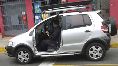 Un hombre se estacionó mal y le robaron una puerta en La Plata