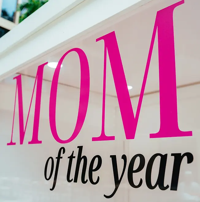 MOM OF THE YEAR MAGAZINE PHOTO BOOTH