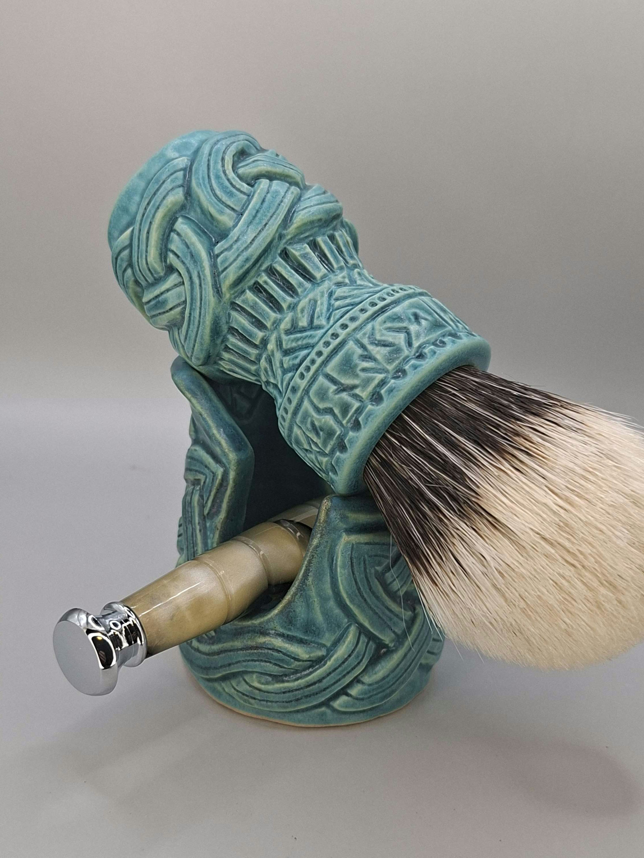 Deluxe Celtic/Viking Brush/Razor Stand/Display 
