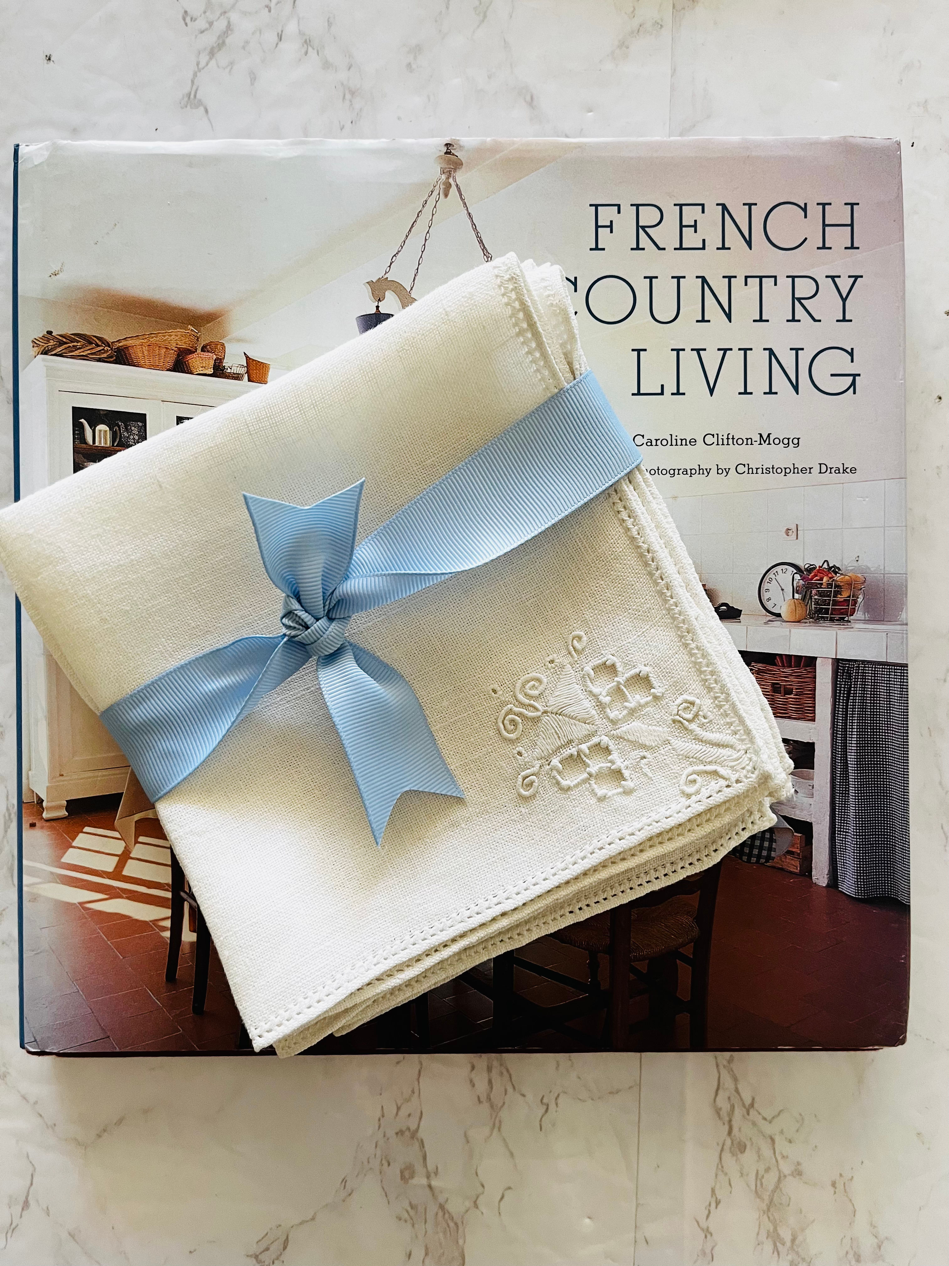 Set of 4 Vintage Ivory Linen Hemstitch Embroidered Cocktail Napkins