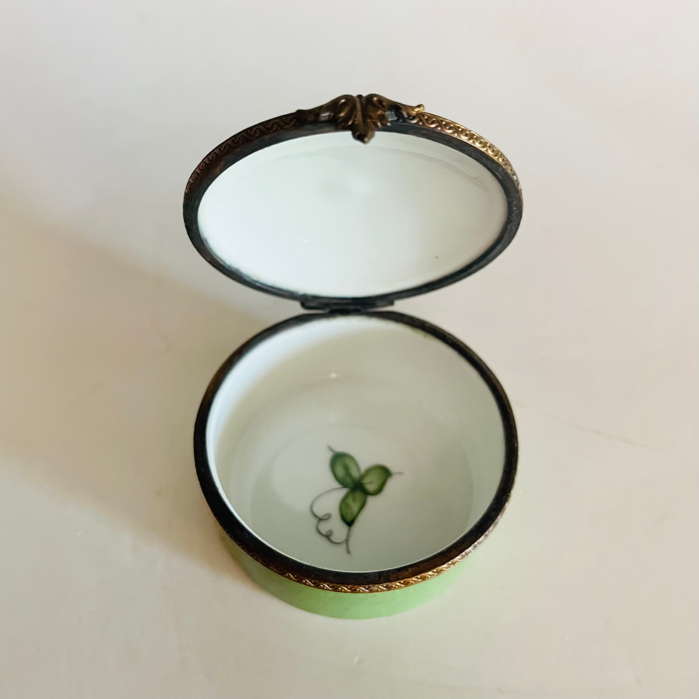 Thumbnail: Green Honeysuckle Floral Trinket/Pill Box Peint Main Limoges