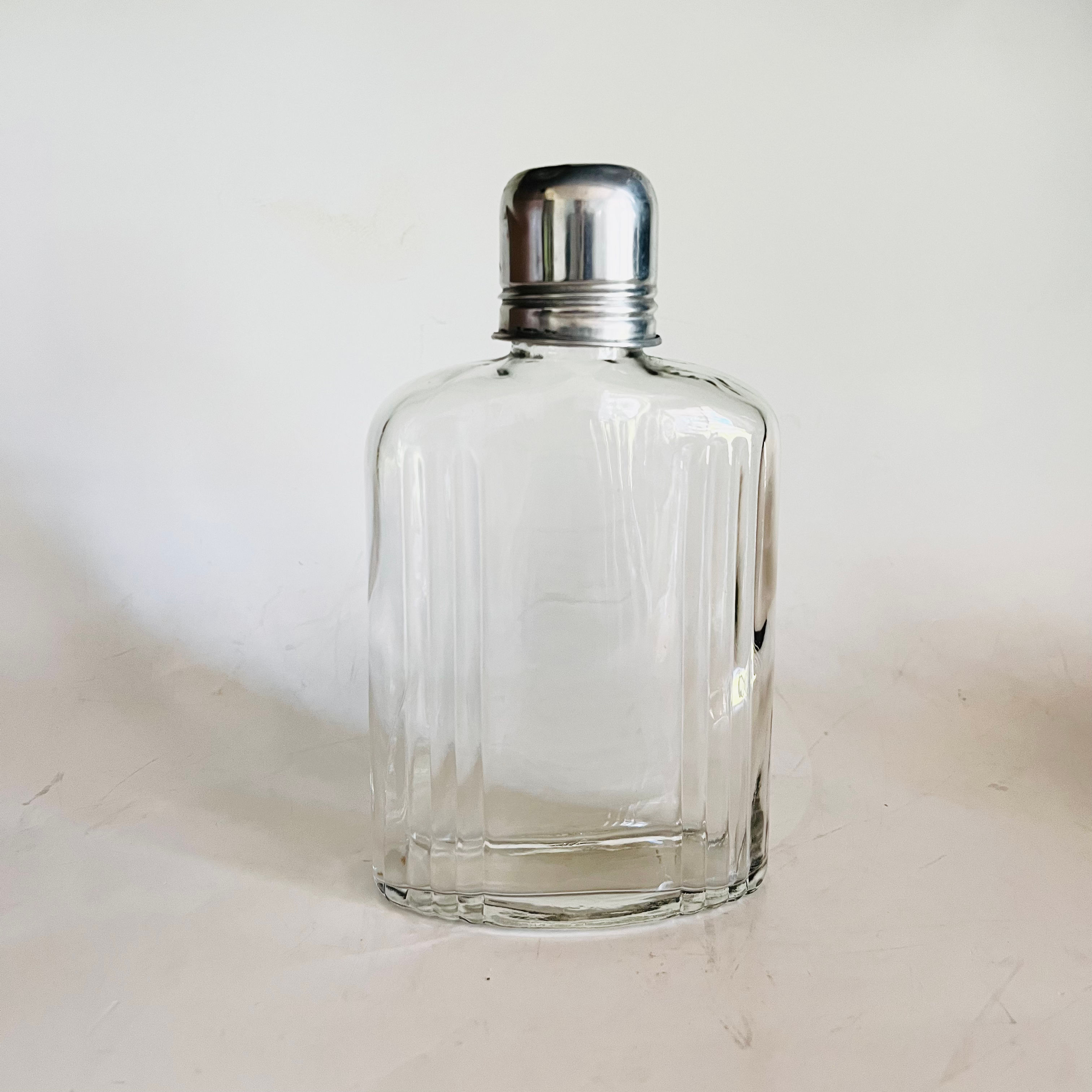 Vintage Ribbed Glass Hip Flask with Screw Cap & Aluminum Cup Lid – Barware