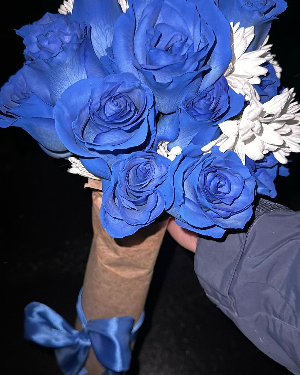 Thumbnail: 12 Roses Plain Bouquet