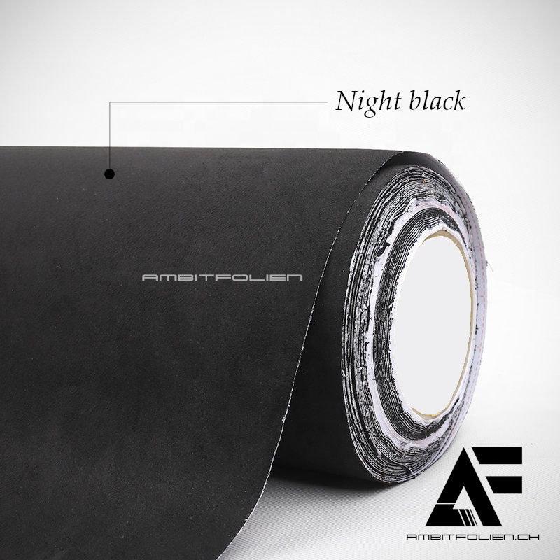 Miniaturbild: Eine Rolle selbstklebende Premium-Mikrofaserstofffolie von Ambitfolien. Die Folie hat eine weiche, samtartige Oberfläche. Das Logo und die Website von Ambitfolien sind im Bild zu sehen.