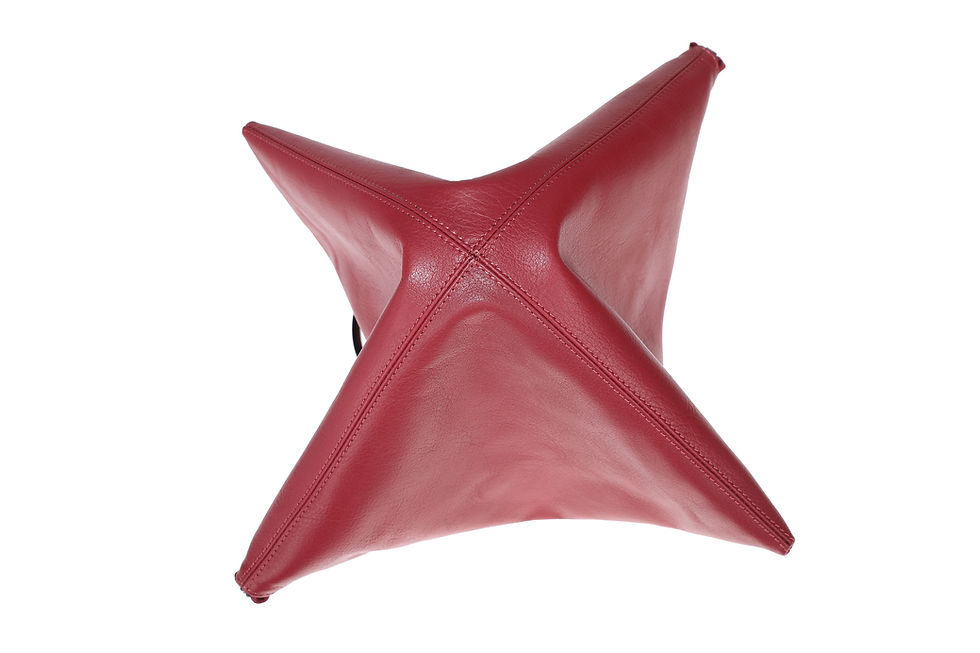 Miniaturbild: Clutch Bag with ring handle "The Ra Red"