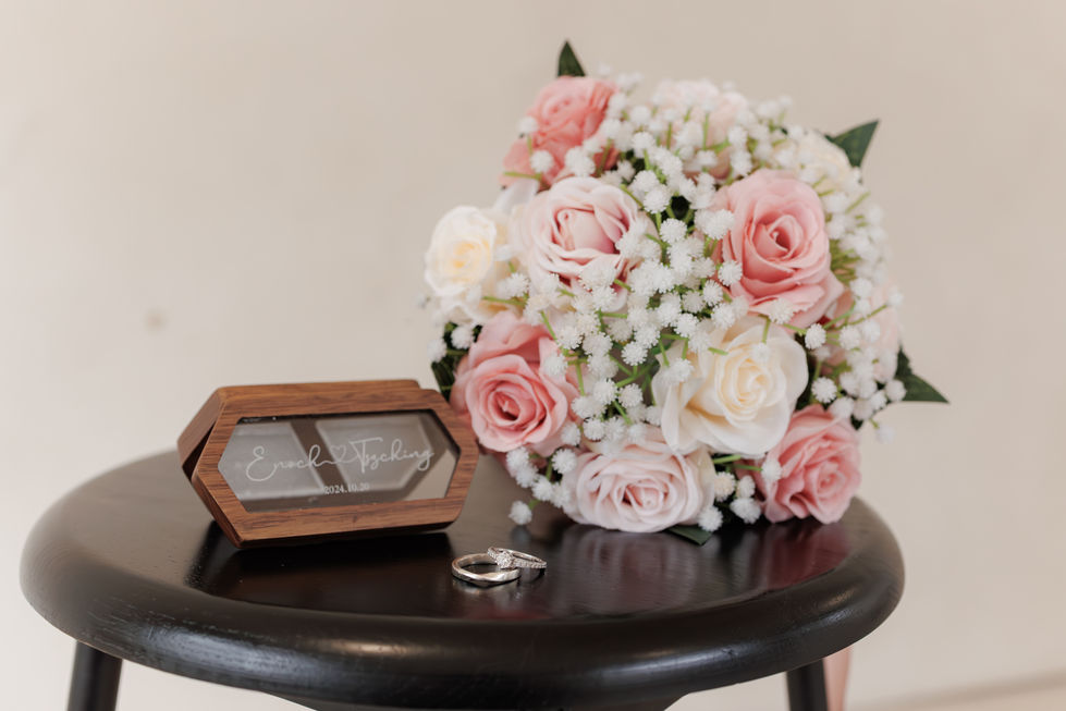 vancouver-indoor-studio-engagement- (23)