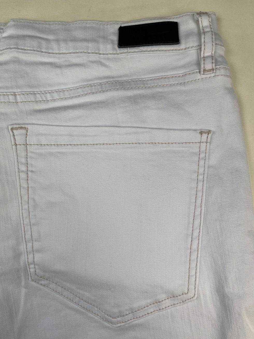 Thumbnail: Nicole Miller Women's White Mid Rise Straight/Skinny Jeans Size 16 SKU 5174