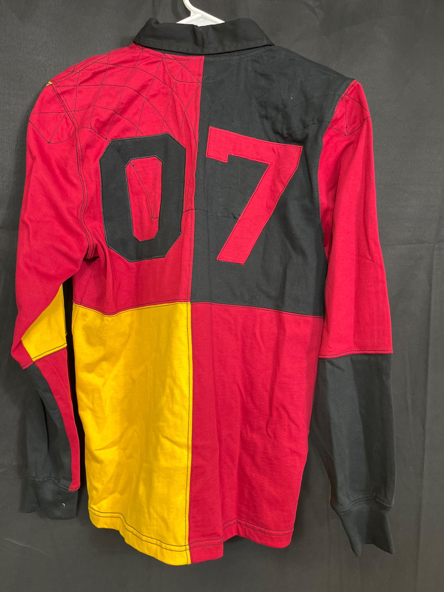 Harry Potter SKU 451 Gryffindor Crest Rugby Shirt Long Sleeve Quilted Size S