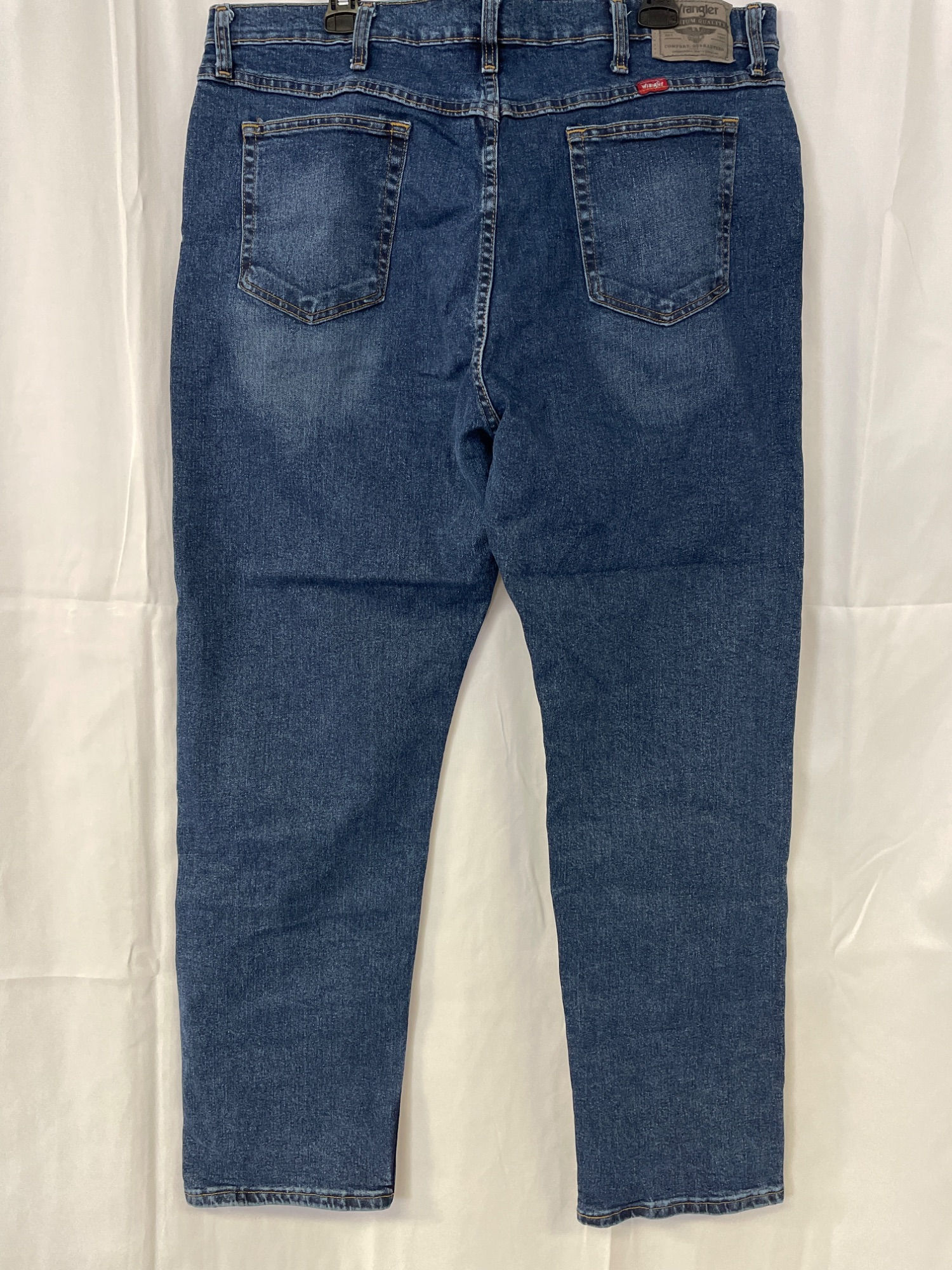 Wrangler Men's Blue Jeans Flex Regular Fit Size 42 x 32 SKU 6334