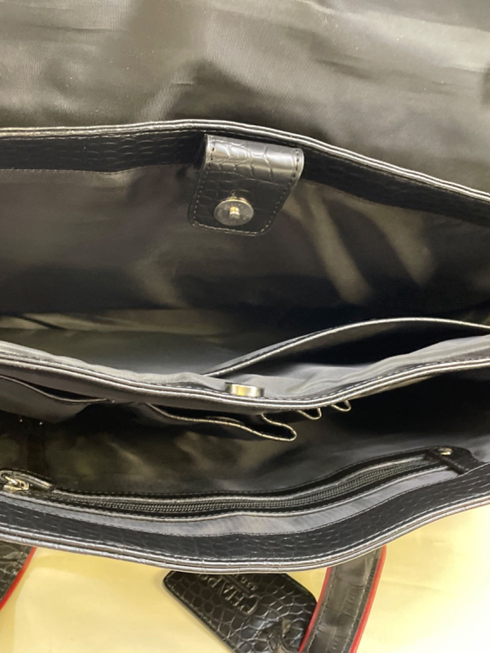 Thumbnail: Chaps Unisex Black Croc Pattern Laptop Messenger Shoulder Bag SKU 6573