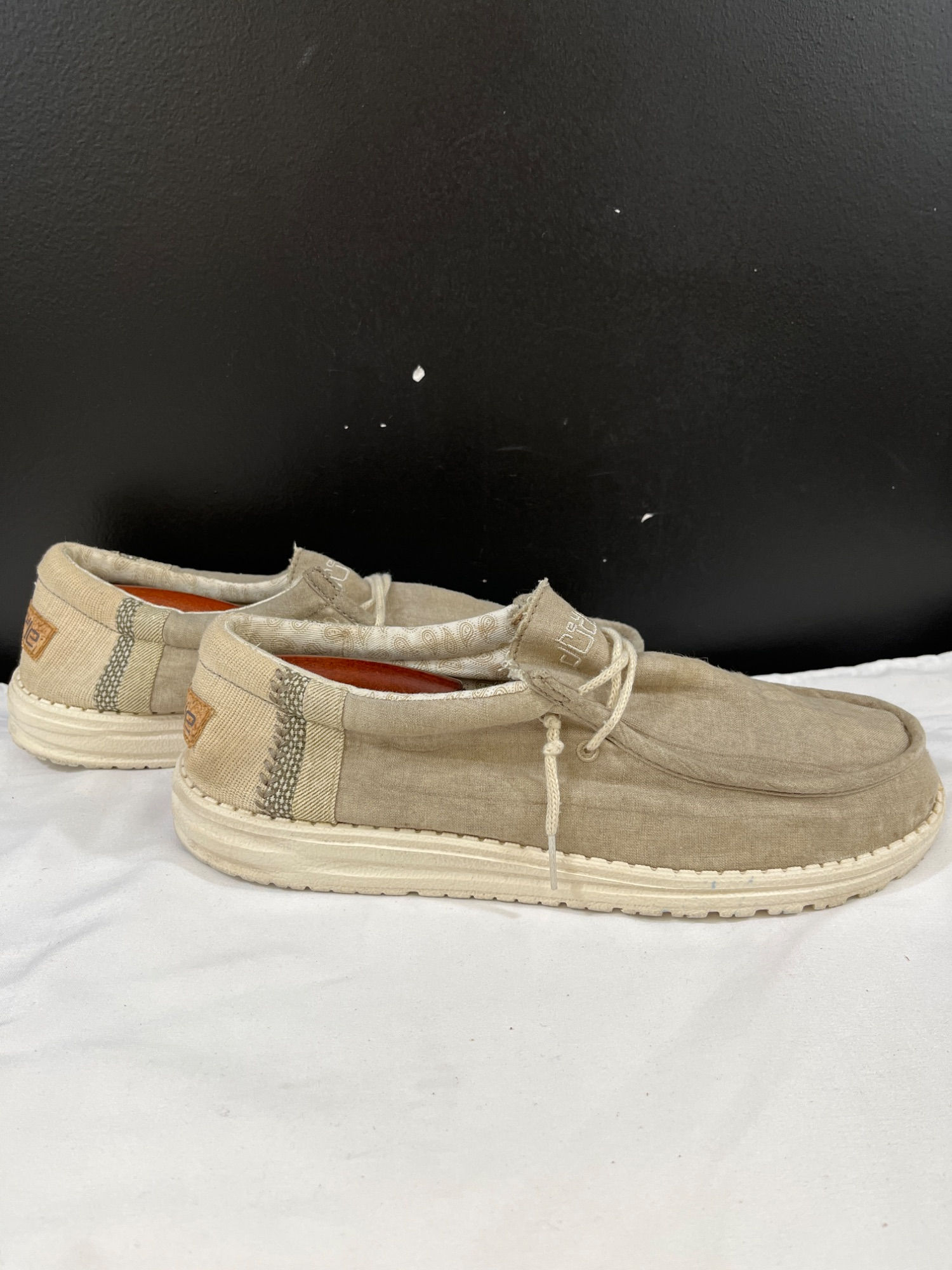 Hey Dude Wally Linen Men's Beige Slip-on Shoes Size 11 SKU 6153